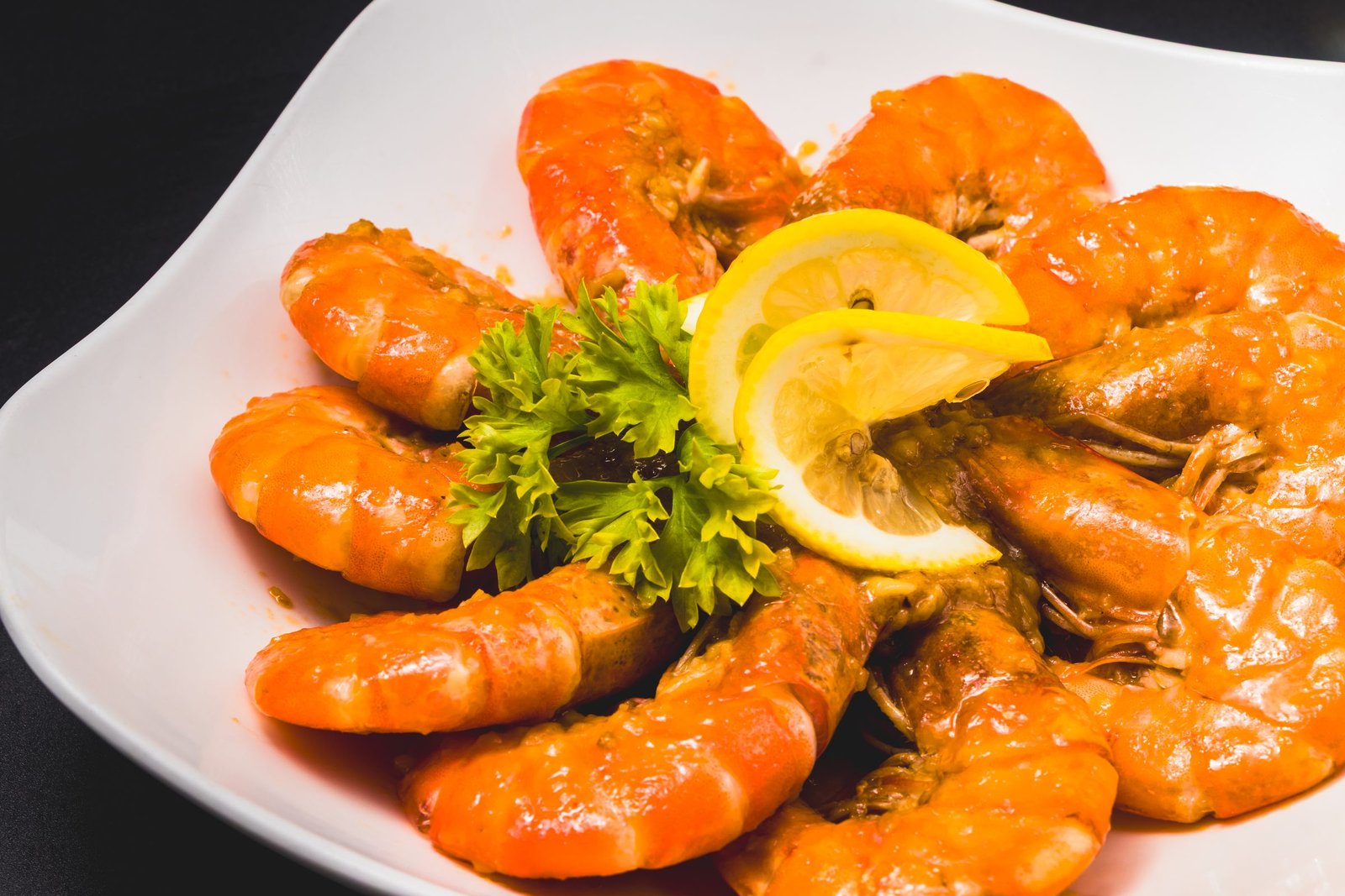 Butter garlic shrimps with lemon and parsley
