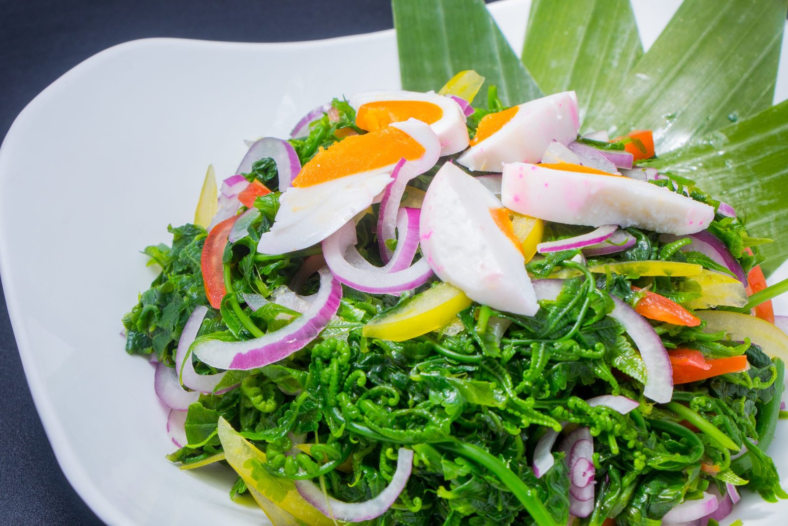 Paco fern salad with salted egg, tomato and red onion